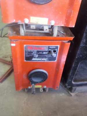 เครื่องเชื่อมไฟฟ้า MATA ขนาดกระแสเชื่อมที่ 300A. ลวดเชื่อม สภาพใหม่มาก(มี2เครื่อง)