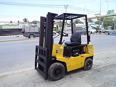 ขายรถยก 1.5 ตัน เครื่องเบนซิน กระบอกคุ่ เสาสูง 3 เมตร  ยางตัน 4 ล้อ พวงมาลัยเพาเว่อร์  สีเดิมจากนอก นำเข้าจากญี่ปุ่น ใช้งานได้ทันที