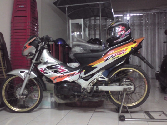 แดชตัวเก่า แถมชุดสีตัวใหม่ครับ แดชตัวเก่า แถมชุดสีตัวใหม่ครับ