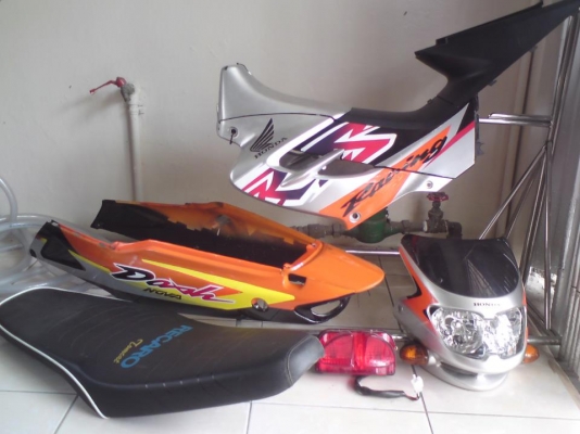 แดชตัวเก่า แถมชุดสีตัวใหม่ครับ แดชตัวเก่า แถมชุดสีตัวใหม่ครับ