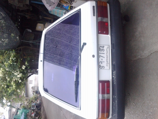 ขายรถโบรานเก๋งมาสด้า323 สีขาว5ประตู 45000