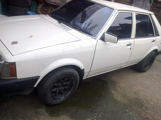 ขายรถโบรานเก๋งมาสด้า323 สีขาว5ประตู 45000