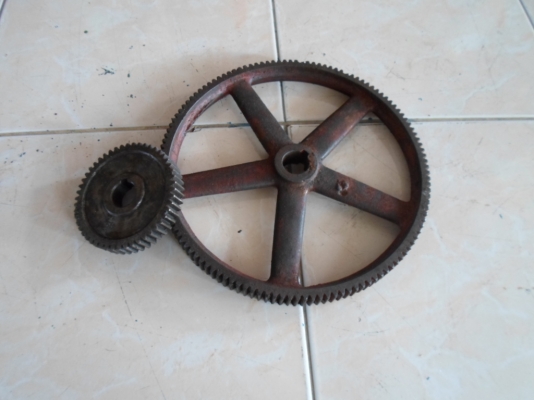 เครื่องกลึง 5 ฟุต 3 เพลา เกียร์บล็อก ขาย 65,000 ด่วน เครื่องกลึง 5 ฟุต 3 เพลา เกียร์บล็อก ขาย 65,000 ด่วน