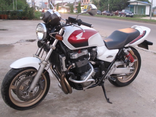 บรีส ไบค์ ช็อป/// ขายCb1300.ปี99 ทะเบียนโอน แต่งเต็ม