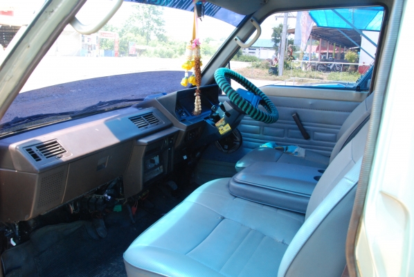 ขายรถตู้สักคันครับ