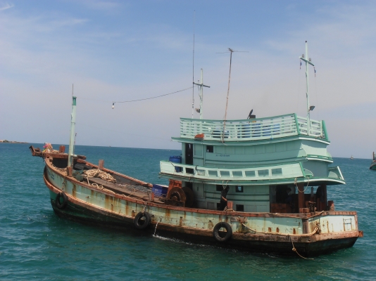 ต้องการขายเรือประมงรุ่นใหม่ท้ายตัดขนาดเกือบ 11วา สภาพสวยมากครับ