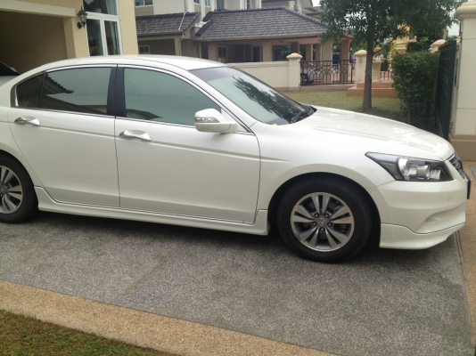 ขายHONDA Accord2.0ปี09รถบ้านมือเดียวแท้ๆครับราคาไม่แรง720000สนใจ0853647170