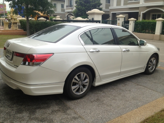 ขายHONDA Accord2.0ปี09รถบ้านมือเดียวแท้ๆครับราคาไม่แรง720000สนใจ0853647170