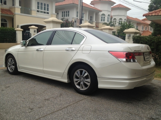 ขายHONDA Accord2.0ปี09รถบ้านมือเดียวแท้ๆครับราคาไม่แรง720000สนใจ0853647170