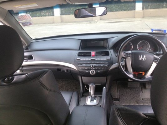 ขายHONDA Accord2.0ปี09รถบ้านมือเดียวแท้ๆครับราคาไม่แรง720000สนใจ0853647170