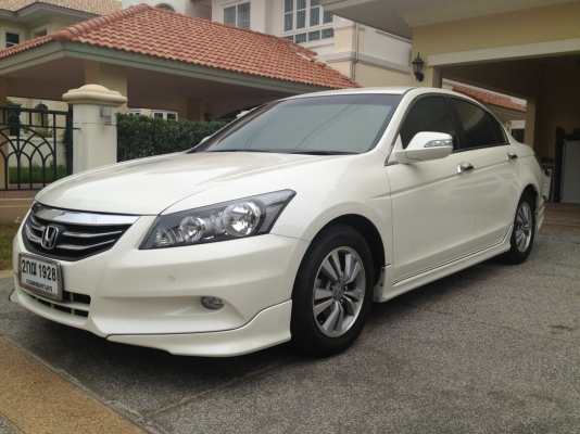ขายHONDA Accord2.0ปี09รถบ้านมือเดียวแท้ๆครับราคาไม่แรง720000สนใจ0853647170