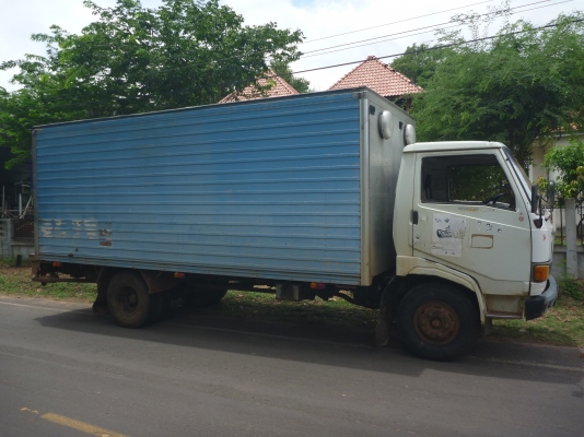 ขาย HINO  KM 779 ตู้แห้ง 3 บานยาว 5 M เดิมๆครับราคาคุยกันได้ครับ