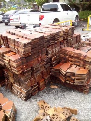 ไม้สักแกะสลักขายเหมาครับ ไม้สักแกะสลักขายเหมาครับ