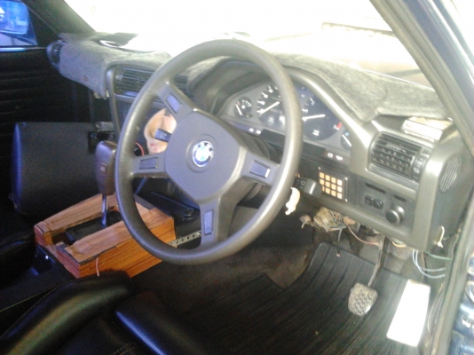 ขานด่วนรถเก๋งBMW318I พร้อมใช้ติดแก๊ส เกียร์ออโต้ แอร์เย็น ยางดี4เส้น