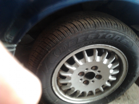 ขานด่วนรถเก๋งBMW318I พร้อมใช้ติดแก๊ส เกียร์ออโต้ แอร์เย็น ยางดี4เส้น