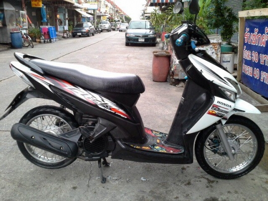 click ปี 51 สีขาว ดำ แดง รถสวย ชุดสีสดไม่มีแตก เครื่องเดิมๆ มีเล่มเอกสารพร้อม click ปี 51 สีขาว ดำ แดง รถสวย ชุดสีสดไม่มีแตก เครื่องเดิมๆ มีเล่มเอกสารพร้อม