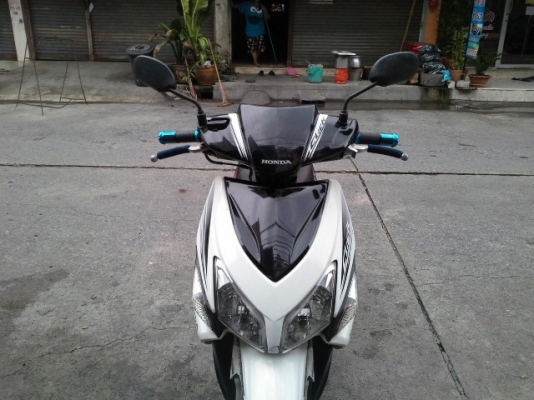 click ปี 51 สีขาว ดำ แดง รถสวย ชุดสีสดไม่มีแตก เครื่องเดิมๆ มีเล่มเอกสารพร้อม click ปี 51 สีขาว ดำ แดง รถสวย ชุดสีสดไม่มีแตก เครื่องเดิมๆ มีเล่มเอกสารพร้อม