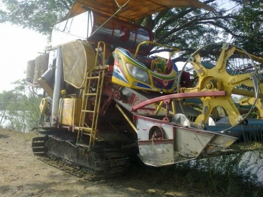 ขายรถเกี่ยวข้าวเกษตรพัฒนารุ่น "ไอ้หนุ่มไวไฟ"