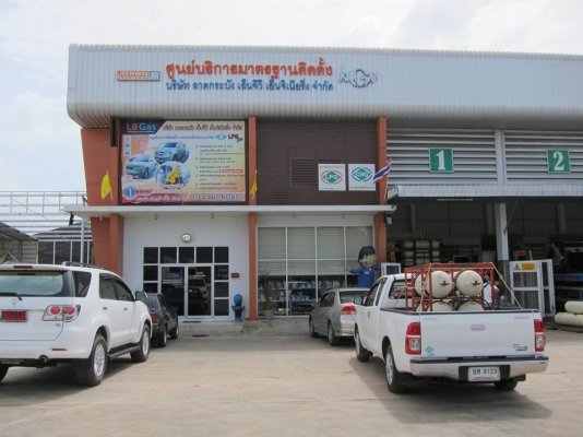 .....ขายรถบรรทุกหัวลากพร้อมงานวิ่ง. บริการติดตั้งถัง NGV แบบ 15 ถัง ขายขาถังเหล็ก. ดัดแปลง. มือสอง. สำหรับ. ติดตั้ง. รถบรรทุก. HINO NGV 8-10 ถัง ราคาพิเศษสำหรับรถหัวลาก เพื่อลดต้นทุน. ทำกำไรเพิ่ม. ประหยัดเวลา. เพิ่มจำนวนเที่ยว. ไม่ต้องเสียเวลาคนขับและเจ้า