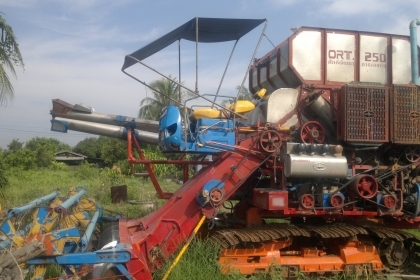 !!!ขายรถเกี่ยวข้าว ศักดิ์พัฒนา KM49