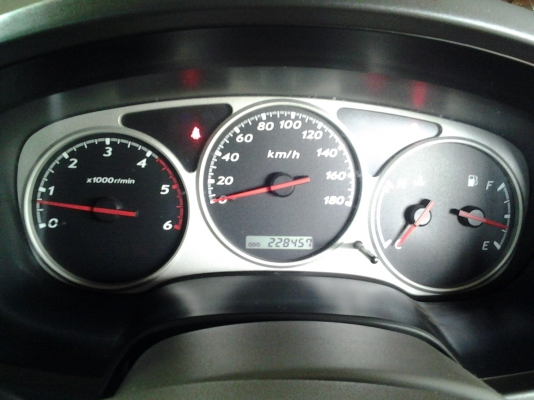 ISUZU DMAX THAIRUNG 3.0 ปี 47 เพาเวอร์ ไฟฟ้า เซ้นทรัลล็อภายในสวย คอนโซลลายไม้