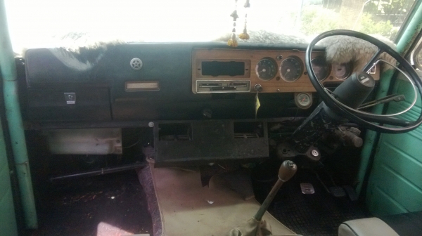 ฝากขาย รถตู้FORDโบราณแต่งบาร์ ฝากขาย รถตู้FORDโบราณแต่งบาร์