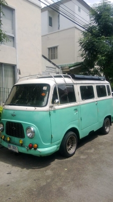 ฝากขาย รถตู้FORDโบราณแต่งบาร์