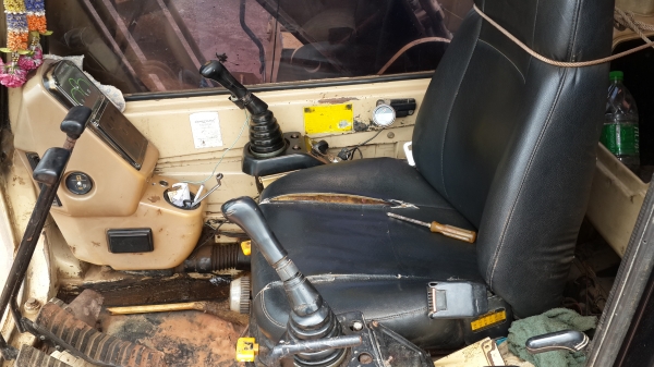 ขายดาวน์ แบ็คโฮCAT320 เวอร์ชั่นทูสภาพพร้อมใช้เอกสารพร้อมดอกเบี้ยไม่เพิ่มแล้วเหลื่ออยู่29งวดๆ18500บาทเปลี่ยนสัญญาได้0843923995 0811838154