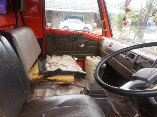 HINO KM 777 ติดเครน 2.9 ตัน  พี่ต้อม จังหวัดเพชรบุรี มัดจำแล้วค่ะ นัดรับรถในวันที่ 8/05/57ค่ะ