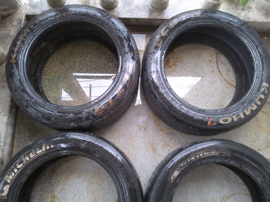 ยาง สลิก ขอบ 15 4 เส้น  2จ00 ต่อรองได้คับ