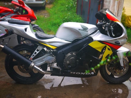 ขาย CBR400 แฟริ่ง Rc212 พร้อมทะเบียนแท้สีเพิ่งทำเสร็จใหม่ พร้อมท่อสูตร ราคา 93000 จัดไฟแนนท์ได้ โทร0803355484