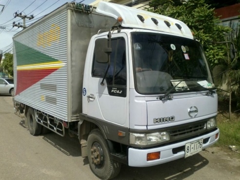 HINO หกล้อ FC4J ปี44 ตู้เปียก (อู่เอกชัย) ยาว4.3 เมตร หัวเดิม ซัซซี่ท่อนท้ายผุ แอร์เย็น เครื่องดี วิ่ง 3xx,xxx  650,000
