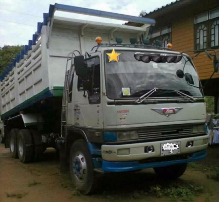 HINO FM 3H - 195 HP HO7C สิบล้อดั๊มพ์ 2 เพลา กระบะดั๊มพ์เหล็ก 12 ตันของ KAC สภาพสวยจัดพื้นกับฝาข้างไม่มีผุกร่อน เครื่องแห้งแรงดี ภายในเก๋งคอนโซลสวยครบ แอร์ พวงมาลัยเพาเวอร์ ระบบเบรคทริ๊ปครบครัน ช่วงล่างคัชซีสวยไม่มีแตก ยางสภาพดี 70\% พร้อมบรรทุกพร้อมใช้งาน