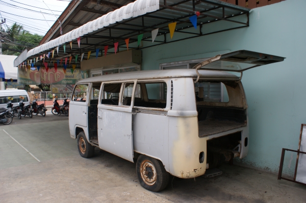 ต้องการซื้อพื้นกระบะ โฟล์คตู้ครับ