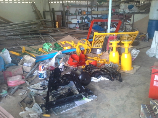 นำส่งแล้วครับ ส่งไป อ.เกษตรวิสัย ร้อยเอ็ด ยังเหลืออีกให้รีบจอง สนใจโทรติดต่อได้  KM 48 เดิน 12 ht (นอก) เครื่อง 6HE+turbo (235แรง) โซ่ D2  46 ข้อ โรลเลอร์ D3 12 ลูก หน้าเกี่ยว 3 เมตร อุ้มเลด 2.5 ตันหรือ star big  12 HT  jo8d + bo (260 แรง)