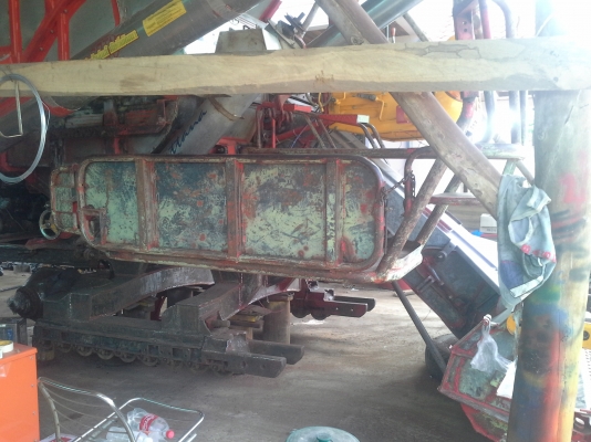 นำส่งแล้วครับ ส่งไป อ.เกษตรวิสัย ร้อยเอ็ด ยังเหลืออีกให้รีบจอง สนใจโทรติดต่อได้  KM 48 เดิน 12 ht (นอก) เครื่อง 6HE+turbo (235แรง) โซ่ D2  46 ข้อ โรลเลอร์ D3 12 ลูก หน้าเกี่ยว 3 เมตร อุ้มเลด 2.5 ตันหรือ star big  12 HT  jo8d + bo (260 แรง)