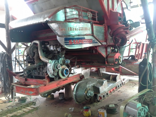 นำส่งแล้วครับ ส่งไป อ.เกษตรวิสัย ร้อยเอ็ด ยังเหลืออีกให้รีบจอง สนใจโทรติดต่อได้  KM 48 เดิน 12 ht (นอก) เครื่อง 6HE+turbo (235แรง) โซ่ D2  46 ข้อ โรลเลอร์ D3 12 ลูก หน้าเกี่ยว 3 เมตร อุ้มเลด 2.5 ตันหรือ star big  12 HT  jo8d + bo (260 แรง)