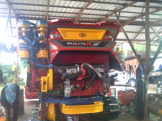 นำส่งแล้วครับ ส่งไป อ.เกษตรวิสัย ร้อยเอ็ด ยังเหลืออีกให้รีบจอง สนใจโทรติดต่อได้  KM 48 เดิน 12 ht (นอก) เครื่อง 6HE+turbo (235แรง) โซ่ D2  46 ข้อ โรลเลอร์ D3 12 ลูก หน้าเกี่ยว 3 เมตร อุ้มเลด 2.5 ตันหรือ star big  12 HT  jo8d + bo (260 แรง)