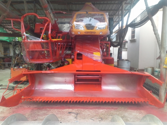 นำส่งแล้วครับ ส่งไป อ.เกษตรวิสัย ร้อยเอ็ด ยังเหลืออีกให้รีบจอง สนใจโทรติดต่อได้  KM 48 เดิน 12 ht (นอก) เครื่อง 6HE+turbo (235แรง) โซ่ D2  46 ข้อ โรลเลอร์ D3 12 ลูก หน้าเกี่ยว 3 เมตร อุ้มเลด 2.5 ตันหรือ star big  12 HT  jo8d + bo (260 แรง)