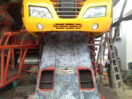 นำส่งแล้วครับ ส่งไป อ.เกษตรวิสัย ร้อยเอ็ด ยังเหลืออีกให้รีบจอง สนใจโทรติดต่อได้  KM 48 เดิน 12 ht (นอก) เครื่อง 6HE+turbo (235แรง) โซ่ D2  46 ข้อ โรลเลอร์ D3 12 ลูก หน้าเกี่ยว 3 เมตร อุ้มเลด 2.5 ตันหรือ star big  12 HT  jo8d + bo (260 แรง)