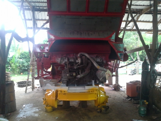 นำส่งแล้วครับ ส่งไป อ.เกษตรวิสัย ร้อยเอ็ด ยังเหลืออีกให้รีบจอง สนใจโทรติดต่อได้  KM 48 เดิน 12 ht (นอก) เครื่อง 6HE+turbo (235แรง) โซ่ D2  46 ข้อ โรลเลอร์ D3 12 ลูก หน้าเกี่ยว 3 เมตร อุ้มเลด 2.5 ตันหรือ star big  12 HT  jo8d + bo (260 แรง)