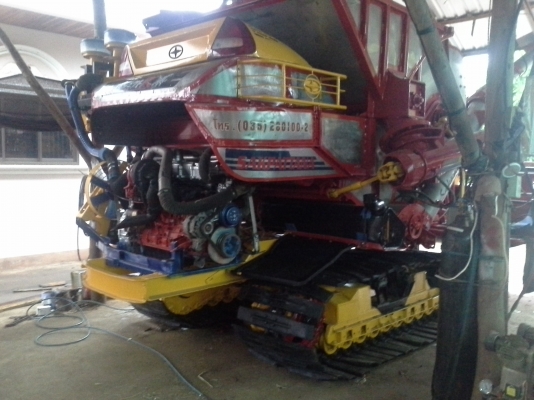 นำส่งแล้วครับ ส่งไป อ.เกษตรวิสัย ร้อยเอ็ด ยังเหลืออีกให้รีบจอง สนใจโทรติดต่อได้  KM 48 เดิน 12 ht (นอก) เครื่อง 6HE+turbo (235แรง) โซ่ D2  46 ข้อ โรลเลอร์ D3 12 ลูก หน้าเกี่ยว 3 เมตร อุ้มเลด 2.5 ตันหรือ star big  12 HT  jo8d + bo (260 แรง)