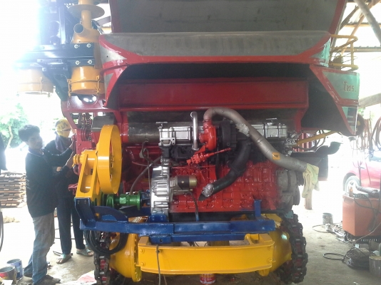 นำส่งแล้วครับ ส่งไป อ.เกษตรวิสัย ร้อยเอ็ด ยังเหลืออีกให้รีบจอง สนใจโทรติดต่อได้  KM 48 เดิน 12 ht (นอก) เครื่อง 6HE+turbo (235แรง) โซ่ D2  46 ข้อ โรลเลอร์ D3 12 ลูก หน้าเกี่ยว 3 เมตร อุ้มเลด 2.5 ตันหรือ star big  12 HT  jo8d + bo (260 แรง)