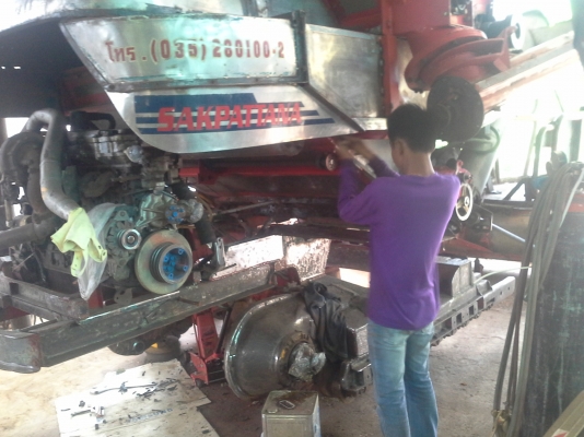 นำส่งแล้วครับ ส่งไป อ.เกษตรวิสัย ร้อยเอ็ด ยังเหลืออีกให้รีบจอง สนใจโทรติดต่อได้  KM 48 เดิน 12 ht (นอก) เครื่อง 6HE+turbo (235แรง) โซ่ D2  46 ข้อ โรลเลอร์ D3 12 ลูก หน้าเกี่ยว 3 เมตร อุ้มเลด 2.5 ตันหรือ star big  12 HT  jo8d + bo (260 แรง)