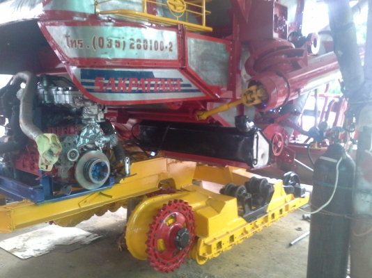 นำส่งแล้วครับ ส่งไป อ.เกษตรวิสัย ร้อยเอ็ด ยังเหลืออีกให้รีบจอง สนใจโทรติดต่อได้  KM 48 เดิน 12 ht (นอก) เครื่อง 6HE+turbo (235แรง) โซ่ D2  46 ข้อ โรลเลอร์ D3 12 ลูก หน้าเกี่ยว 3 เมตร อุ้มเลด 2.5 ตันหรือ star big  12 HT  jo8d + bo (260 แรง)