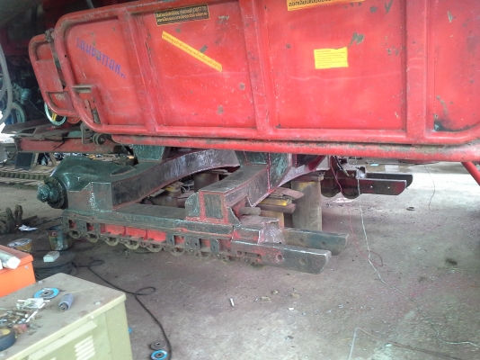 นำส่งแล้วครับ ส่งไป อ.เกษตรวิสัย ร้อยเอ็ด ยังเหลืออีกให้รีบจอง สนใจโทรติดต่อได้  KM 48 เดิน 12 ht (นอก) เครื่อง 6HE+turbo (235แรง) โซ่ D2  46 ข้อ โรลเลอร์ D3 12 ลูก หน้าเกี่ยว 3 เมตร อุ้มเลด 2.5 ตันหรือ star big  12 HT  jo8d + bo (260 แรง)