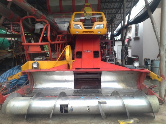 นำส่งแล้วครับ ส่งไป อ.เกษตรวิสัย ร้อยเอ็ด ยังเหลืออีกให้รีบจอง สนใจโทรติดต่อได้  KM 48 เดิน 12 ht (นอก) เครื่อง 6HE+turbo (235แรง) โซ่ D2  46 ข้อ โรลเลอร์ D3 12 ลูก หน้าเกี่ยว 3 เมตร อุ้มเลด 2.5 ตันหรือ star big  12 HT  jo8d + bo (260 แรง)