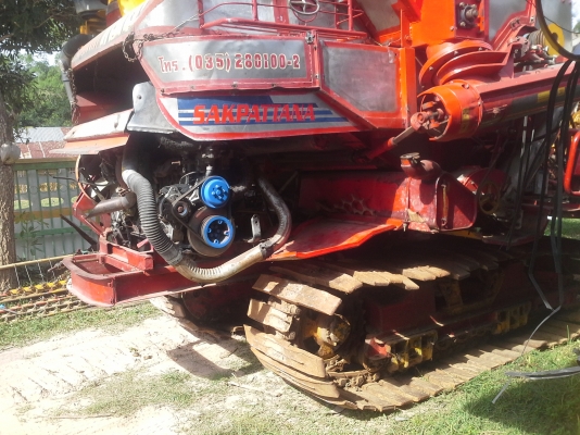นำส่งแล้วครับ ส่งไป อ.เกษตรวิสัย ร้อยเอ็ด ยังเหลืออีกให้รีบจอง สนใจโทรติดต่อได้  KM 48 เดิน 12 ht (นอก) เครื่อง 6HE+turbo (235แรง) โซ่ D2  46 ข้อ โรลเลอร์ D3 12 ลูก หน้าเกี่ยว 3 เมตร อุ้มเลด 2.5 ตันหรือ star big  12 HT  jo8d + bo (260 แรง)