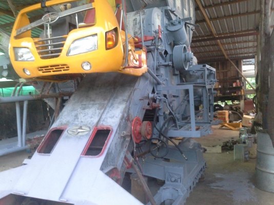 นำส่งแล้วครับ ส่งไป อ.เกษตรวิสัย ร้อยเอ็ด ยังเหลืออีกให้รีบจอง สนใจโทรติดต่อได้  KM 48 เดิน 12 ht (นอก) เครื่อง 6HE+turbo (235แรง) โซ่ D2  46 ข้อ โรลเลอร์ D3 12 ลูก หน้าเกี่ยว 3 เมตร อุ้มเลด 2.5 ตันหรือ star big  12 HT  jo8d + bo (260 แรง)