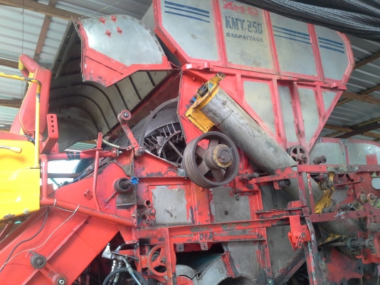 นำส่งแล้วครับ ส่งไป อ.เกษตรวิสัย ร้อยเอ็ด ยังเหลืออีกให้รีบจอง สนใจโทรติดต่อได้  KM 48 เดิน 12 ht (นอก) เครื่อง 6HE+turbo (235แรง) โซ่ D2  46 ข้อ โรลเลอร์ D3 12 ลูก หน้าเกี่ยว 3 เมตร อุ้มเลด 2.5 ตันหรือ star big  12 HT  jo8d + bo (260 แรง)